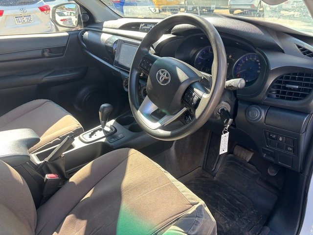 2019 Toyota Hilux HILUX 4X4 2.8L DSL D/C/C 6AT SR 1Y46310 004 Glacier White