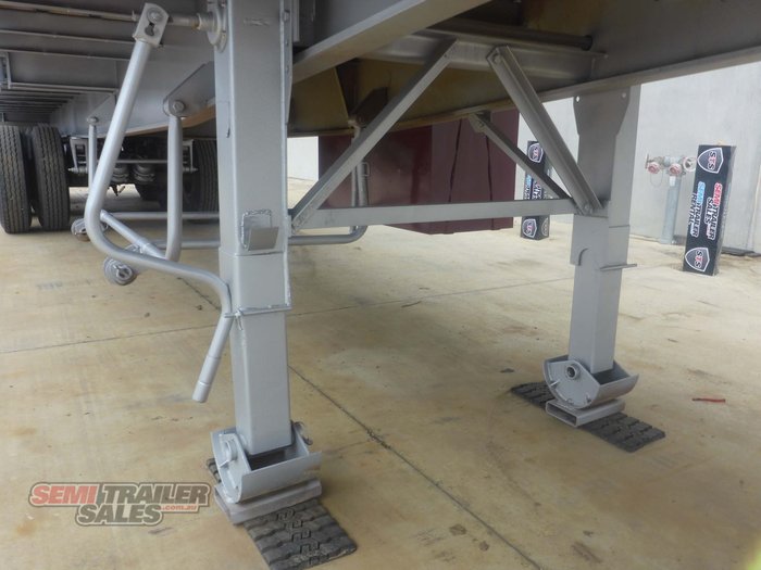 2013 Krueger 22 Pallet Flat Top