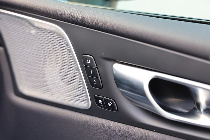 2024 Volvo XC60 Recharge T8 Black Edition Plug-In Hybrid