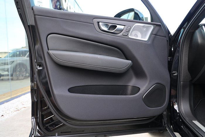 2024 Volvo XC60 Recharge T8 Black Edition Plug-In Hybrid