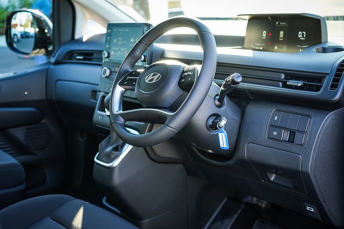 2025 Hyundai STARIA 