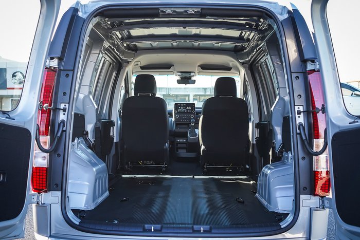2025 Hyundai STARIA 