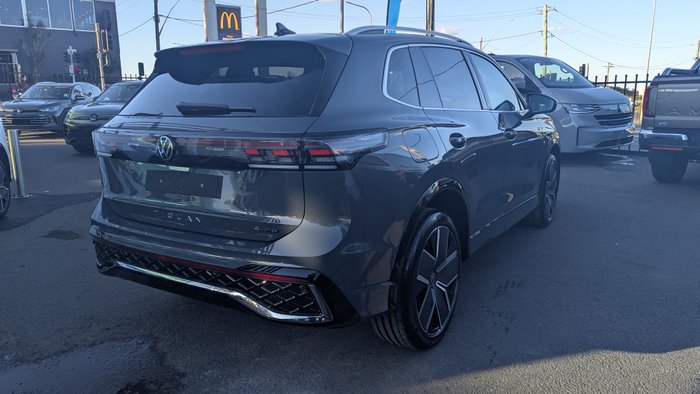 2026 VOLKSWAGEN Tiguan R-LINE
