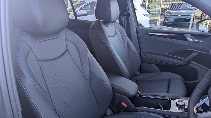 2026 VOLKSWAGEN Tiguan R-LINE