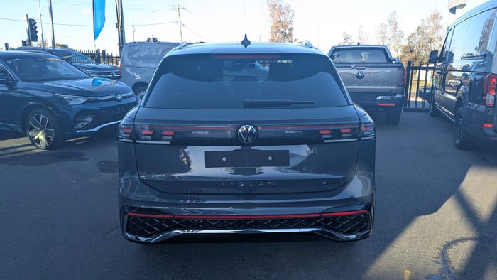 2026 VOLKSWAGEN Tiguan R-LINE