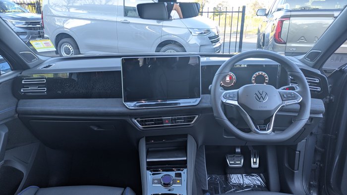 2026 VOLKSWAGEN Tiguan R-LINE