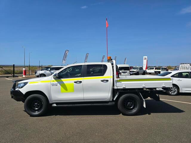 2020 TOYOTA Hilux 4X4 2.8L DSL D/C/C 6AT SR Glacier White
