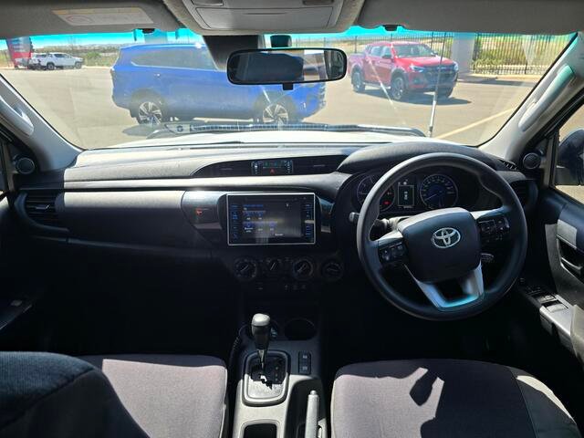 2020 TOYOTA Hilux 4X4 2.8L DSL D/C/C 6AT SR Glacier White