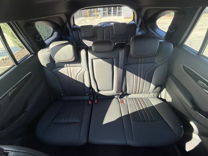 2025 Isuzu MU-X X-TERRAIN