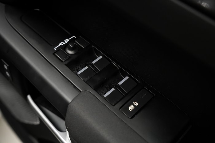 2023 Land Rover Defender 110 P300