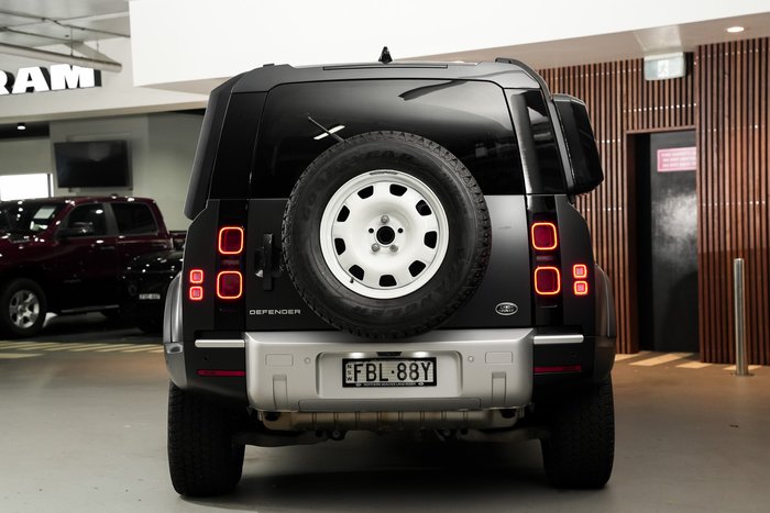 2023 Land Rover Defender 110 P300