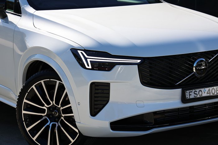 2025 Volvo XC90 Ultra T8 Plug-In Hybrid