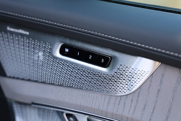 2025 Volvo XC90 Ultra T8 Plug-In Hybrid