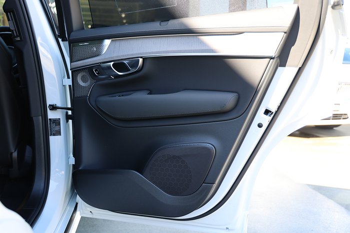 2025 Volvo XC90 Ultra T8 Plug-In Hybrid