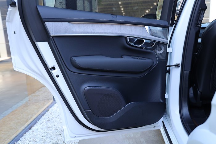 2025 Volvo XC90 Ultra T8 Plug-In Hybrid
