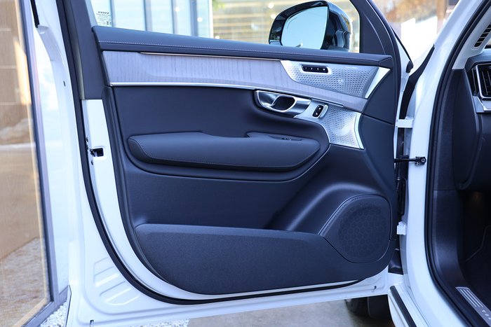 2025 Volvo XC90 Ultra T8 Plug-In Hybrid