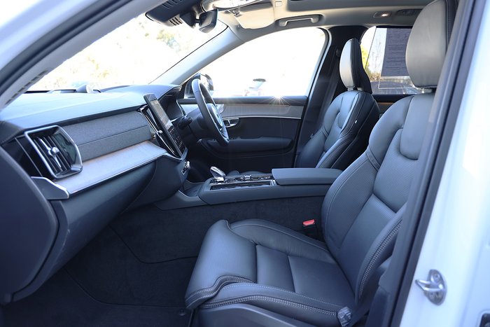 2025 Volvo XC90 Ultra T8 Plug-In Hybrid