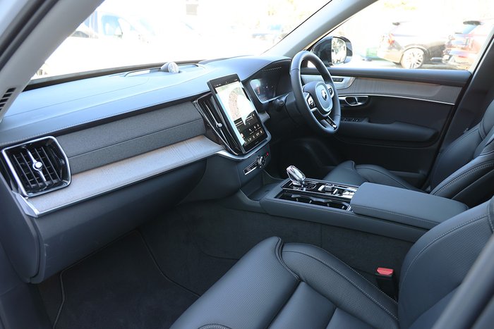 2025 Volvo XC90 Ultra T8 Plug-In Hybrid