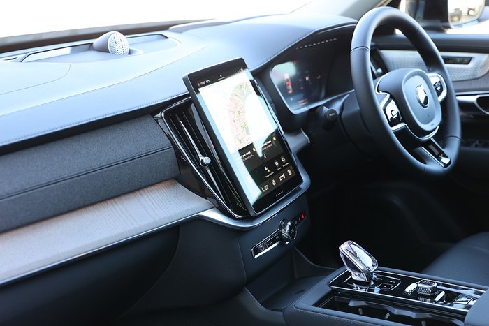 2025 Volvo XC90 Ultra T8 Plug-In Hybrid