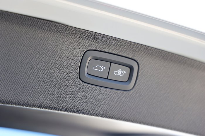 2025 Volvo XC90 Ultra T8 Plug-In Hybrid
