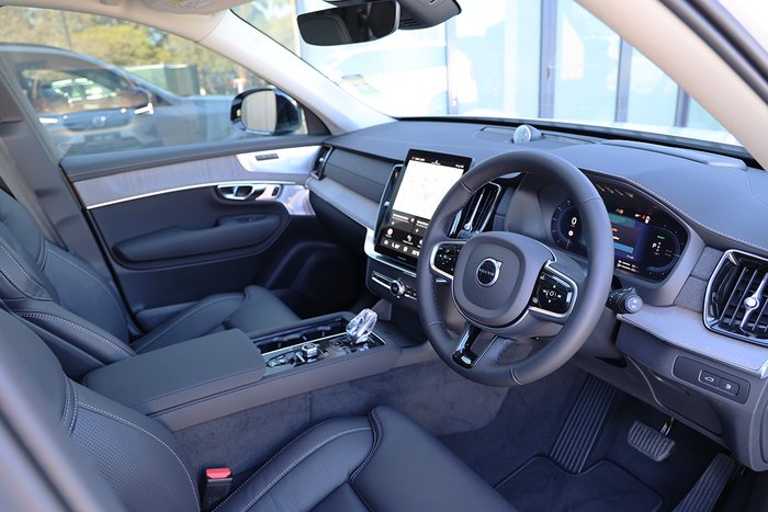 2025 Volvo XC90 Ultra T8 Plug-In Hybrid