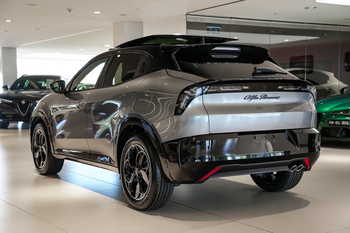 2025 Alfa Romeo Junior Ibrida