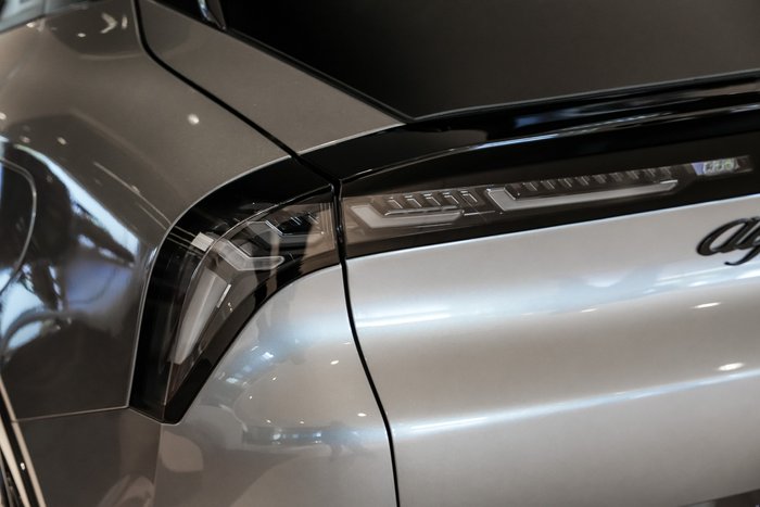 2025 Alfa Romeo Junior Ibrida