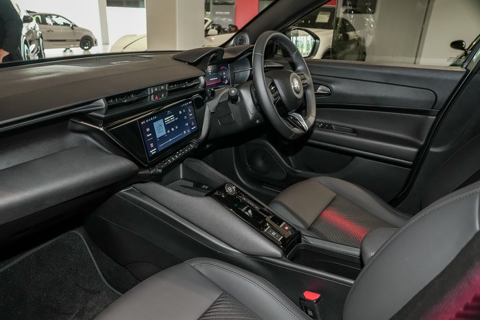 2025 Alfa Romeo Junior Ibrida