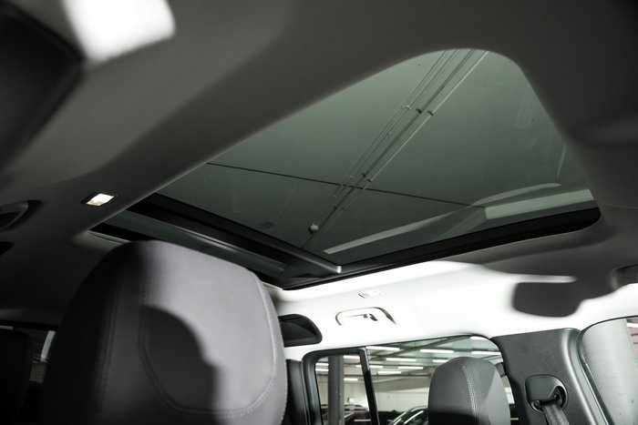 2023 Land Rover Defender 110 D300 SE