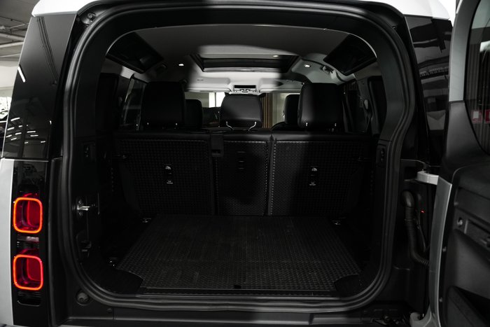 2023 Land Rover Defender 110 D300 SE