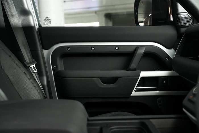 2023 Land Rover Defender 110 D300 SE