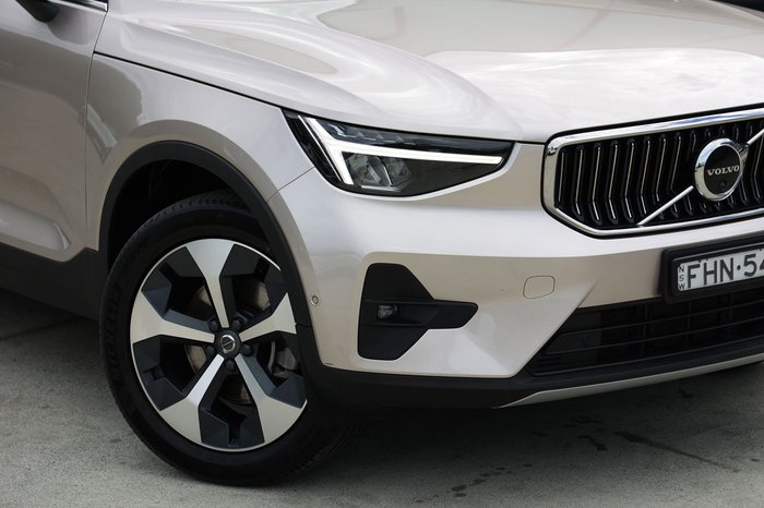 2023 Volvo XC40 Ultimate B4 Bright