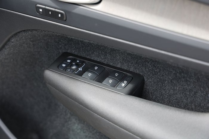 2023 Volvo XC40 Ultimate B4 Bright