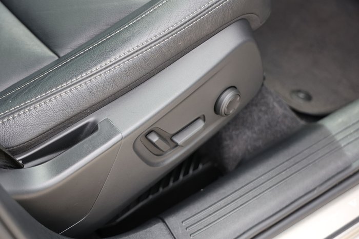 2023 Volvo XC40 Ultimate B4 Bright