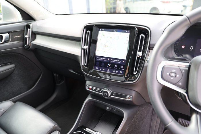 2023 Volvo XC40 Ultimate B4 Bright