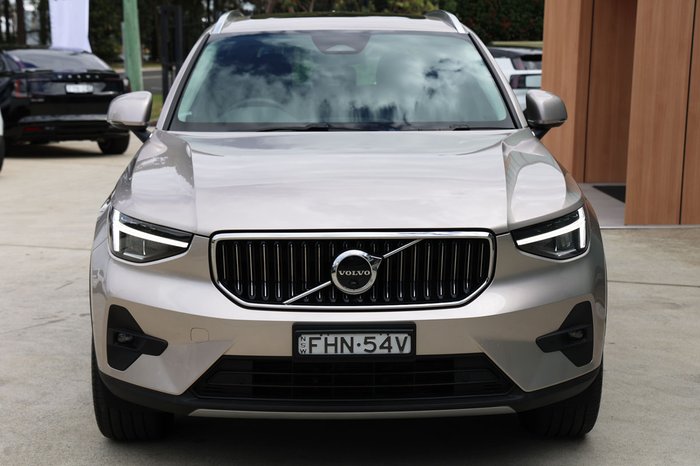 2023 Volvo XC40 Ultimate B4 Bright