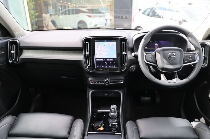 2023 Volvo XC40 Ultimate B4 Bright