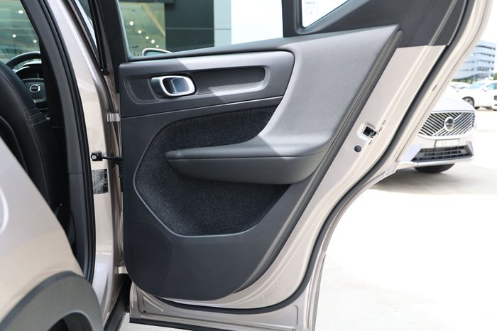 2023 Volvo XC40 Ultimate B4 Bright