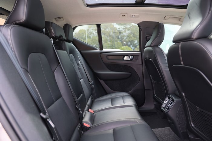 2023 Volvo XC40 Ultimate B4 Bright