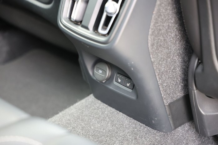 2023 Volvo XC40 Ultimate B4 Bright