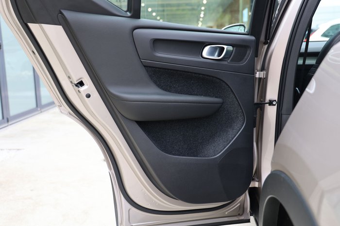 2023 Volvo XC40 Ultimate B4 Bright