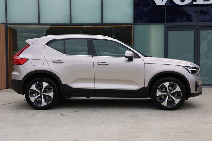 2023 Volvo XC40 Ultimate B4 Bright