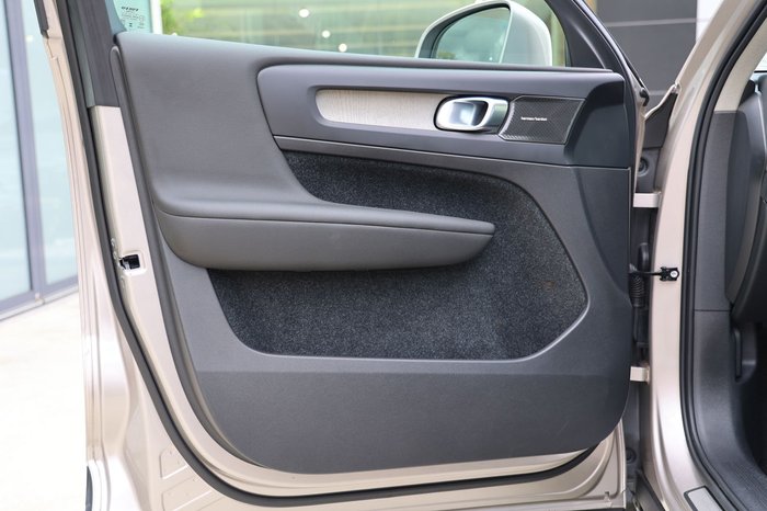 2023 Volvo XC40 Ultimate B4 Bright
