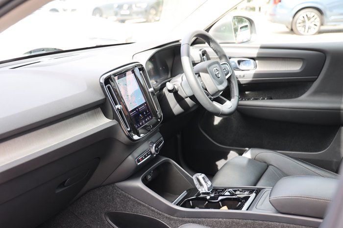 2023 Volvo XC40 Ultimate B4 Bright