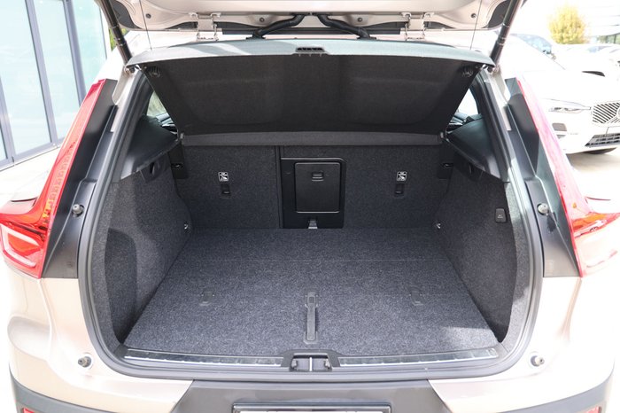 2023 Volvo XC40 Ultimate B4 Bright