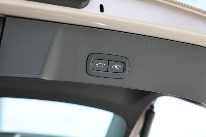 2023 Volvo XC40 Ultimate B4 Bright