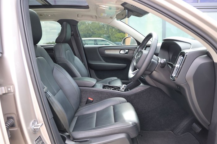 2023 Volvo XC40 Ultimate B4 Bright