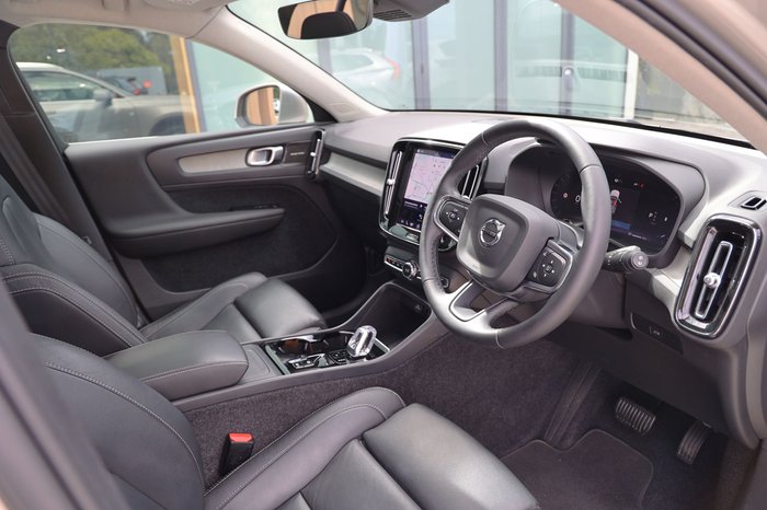 2023 Volvo XC40 Ultimate B4 Bright