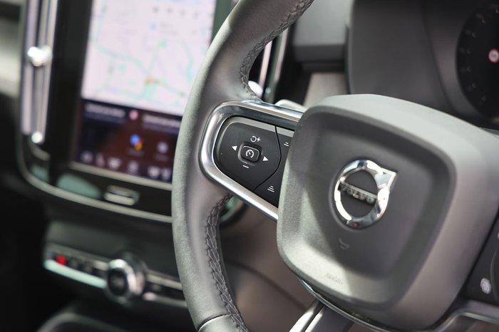 2023 Volvo XC40 Ultimate B4 Bright