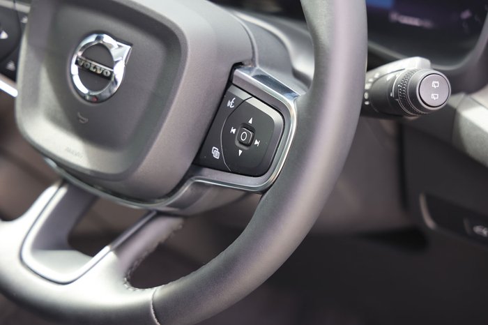 2023 Volvo XC40 Ultimate B4 Bright
